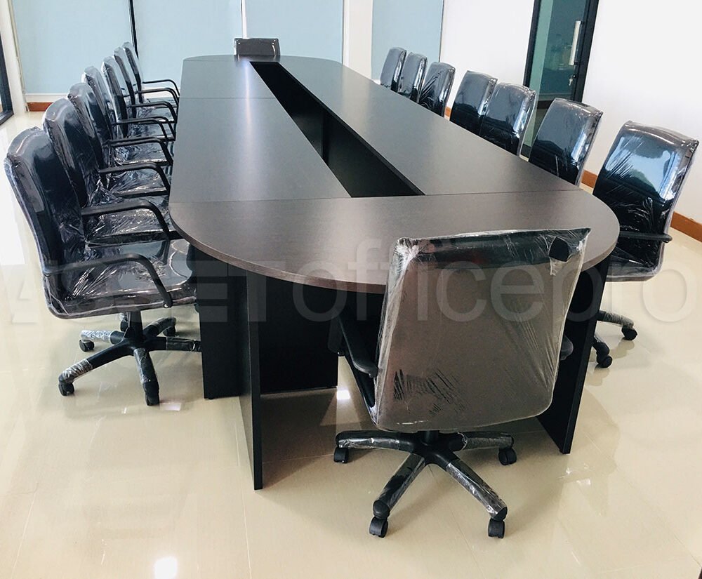 โต๊ะประชุมรูปทรงหัวท้ายครึ่งวงกลมดีไซน์สวย ผลิตจากไม้ Particle Board เกรด A หนา 25 มม. เคลือบผิว Melamine คุณภาพ กันน้ำ ทนร้อน ขีดข่วน มีรองรับขาปรับระดับ เหมาะห้องประชุม